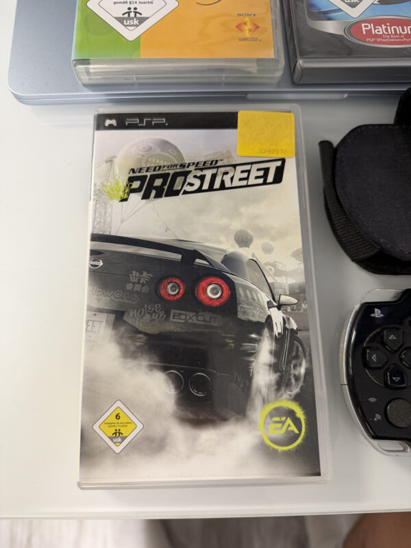 PlayStation Portable (PSP) + 3 Spiele + Hülle