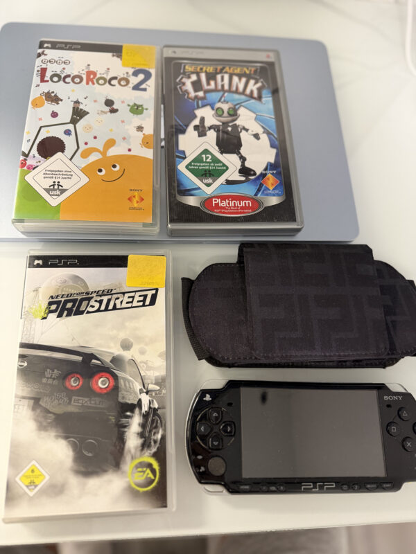 PlayStation Portable (PSP) + 3 Spiele + Hülle