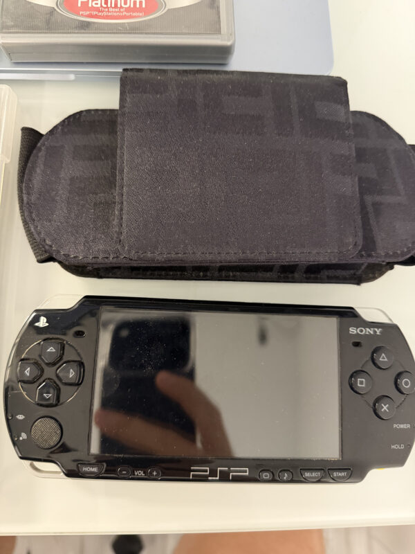PlayStation Portable (PSP) + 3 Spiele + Hülle